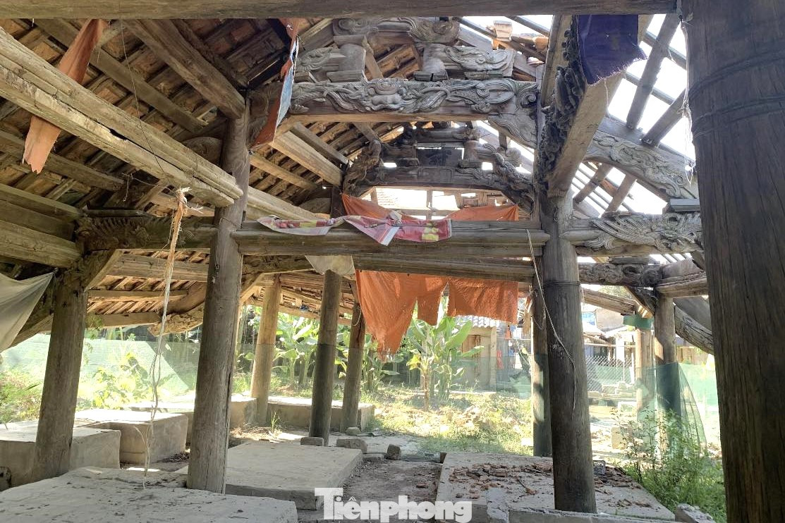 Đình được thiết kế theo kiểu tứ trụ, giá chiêng kẻ chuyền, 3 gian, 2 hồi, các vì nhà trụ trên 24 cột lim. Theo các vị cao niên, trong kháng chiến chống Pháp, đình từng là trường học, nhiều thế hệ giáo viên, học sinh đã trưởng thành từ mái trường này. Đình được thiết kế theo kiểu tứ trụ, giá chiêng kẻ chuyền, 3 gian, 2 hồi, các vì nhà trụ trên 24 cột lim. Theo các vị cao niên, trong kháng chiến chống Pháp, đình từng là trường học, nhiều thế hệ giáo viên, học sinh đã trưởng thành từ mái trường này.