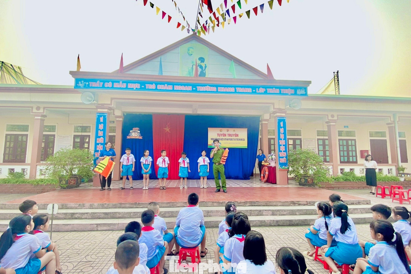 Tổ chức nhiều buổi tuyên truyền phòng chống đuối nước và tai nạn thương tích cho học sinh tại các trường học.