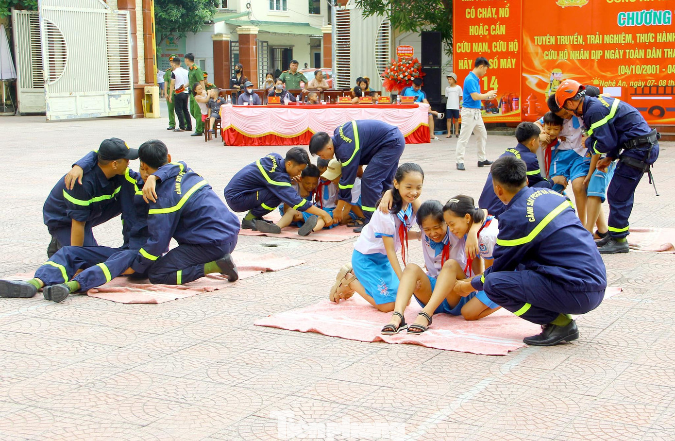Thực hành kỹ thuật sơ, cấp cứu ban đầu cho người bị nạn.