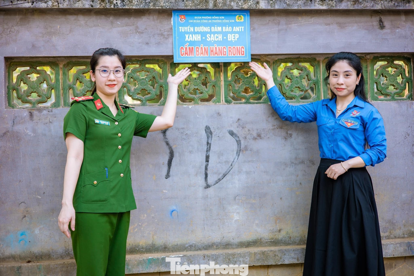 Chi đoàn Công an phường Hồng Sơn ra mắt mô hình Tuyến đường ANTT - Xanh - Sạch - Đẹp” tại đường Nguyễn Công Trứ thuộc khối 1, phường Hồng Sơn, TP Vinh.