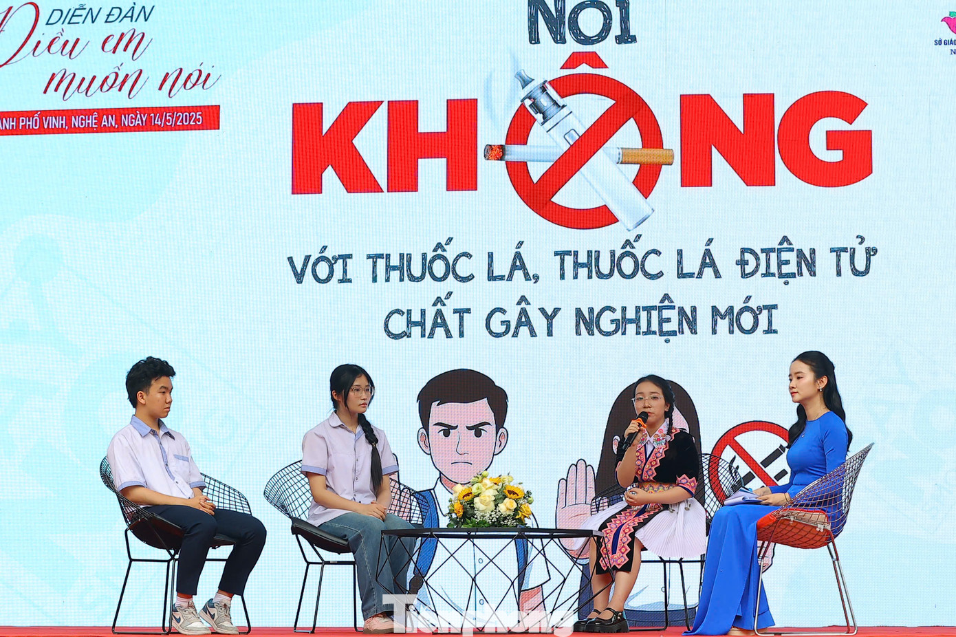 Phần giao lưu với học sinh tại diễn đàn “Điều em muốn nói”. Phần giao lưu với học sinh tại diễn đàn “Điều em muốn nói”.