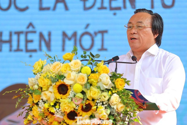 TS. Trần Văn Lam - Phó Vụ trưởng Vụ Học sinh, sinh viên, Bộ GD&ĐT - phát biểu tại diễn đàn. TS. Trần Văn Lam - Phó Vụ trưởng Vụ Học sinh, sinh viên, Bộ GD&ĐT - phát biểu tại diễn đàn.