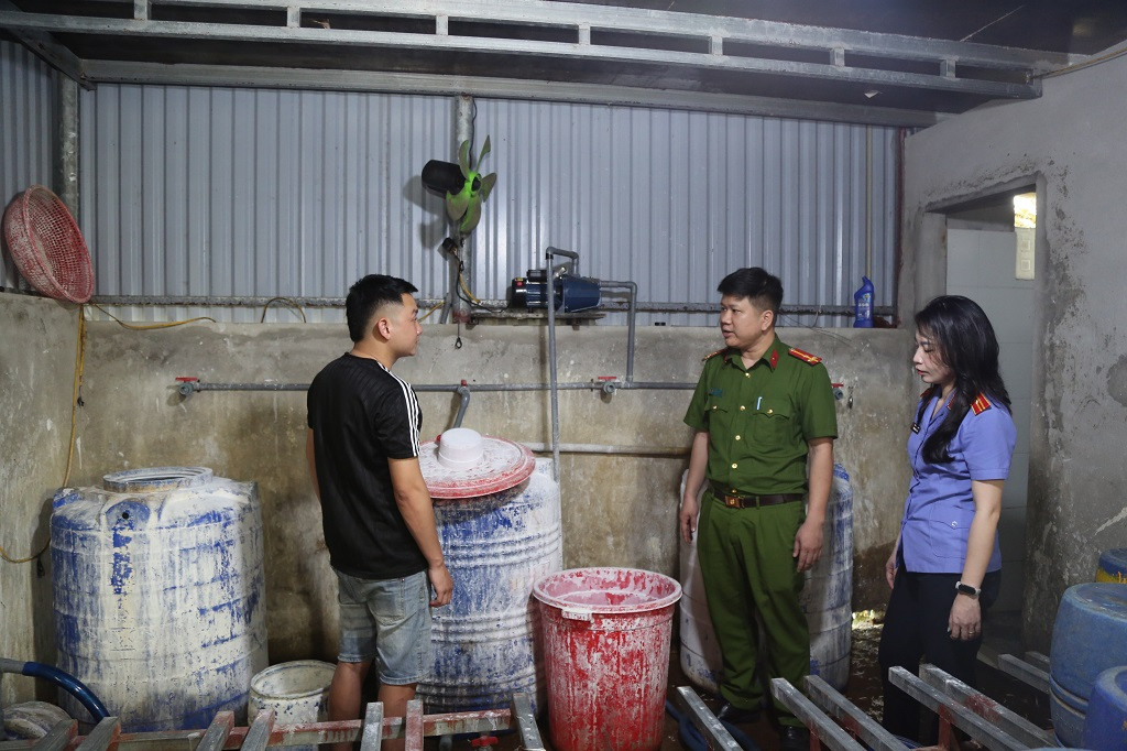 Bên trong một cơ sở sản xuất giá đỗ ngâm chất cấm Bên trong một cơ sở sản xuất giá đỗ ngâm chất cấm