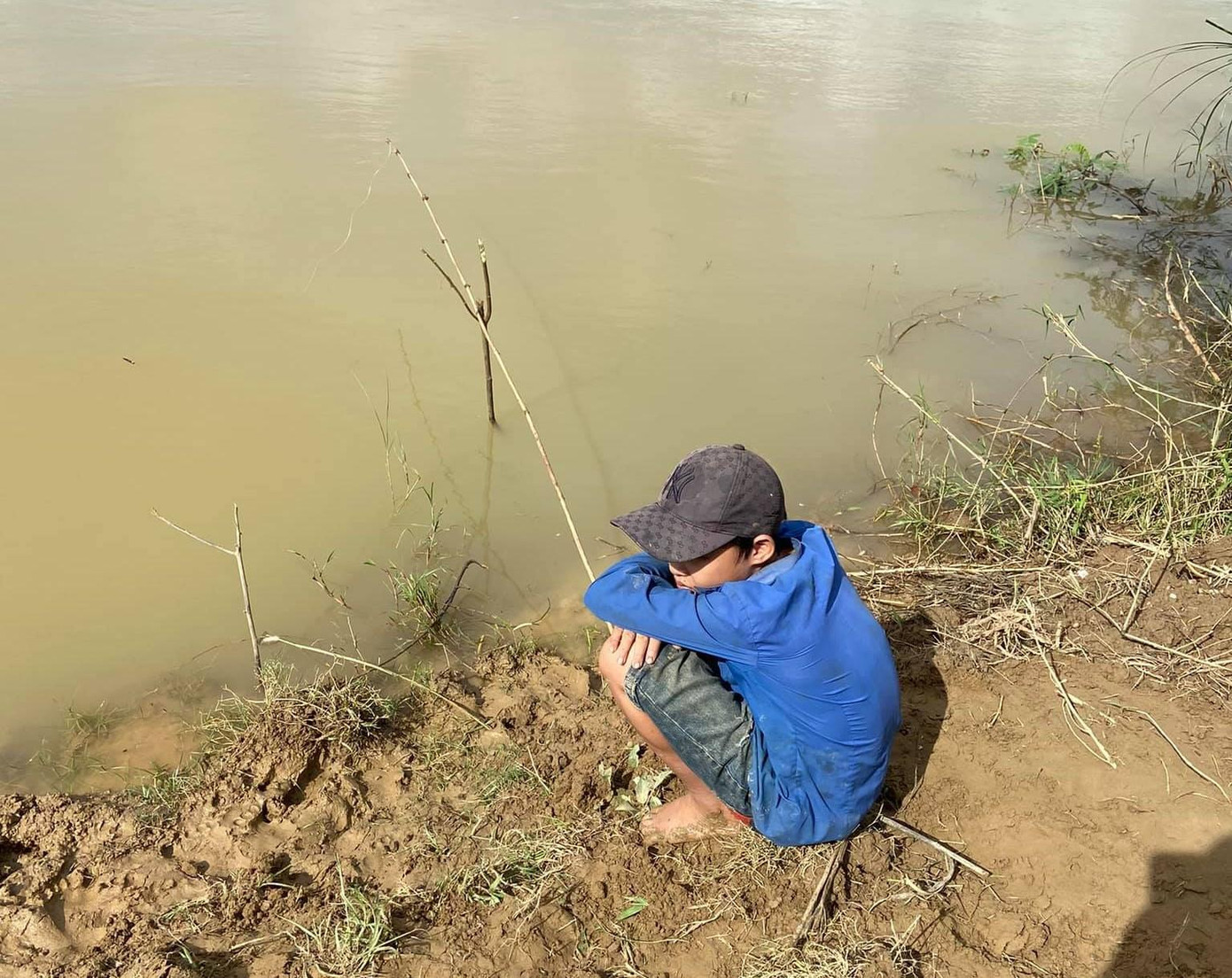 Mỗi "cần thủ" bị phạt 2 triệu đồng vì ra ngoài không cần thiết trong thời gian cách ly xã hội