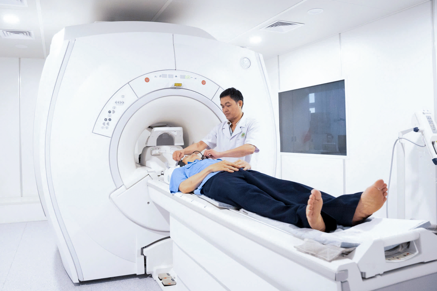 Hệ thống chụp cộng hưởng từ MRI 1.5 Tesla Hệ thống chụp cộng hưởng từ MRI 1.5 Tesla