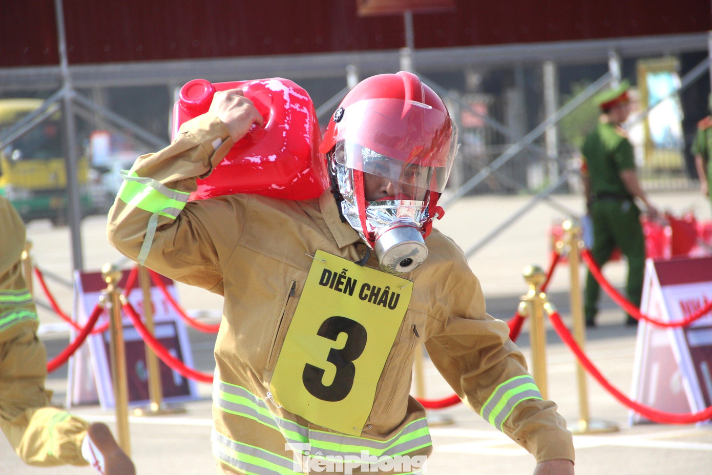 Sơ tán, cứu tài sản cho người dân.