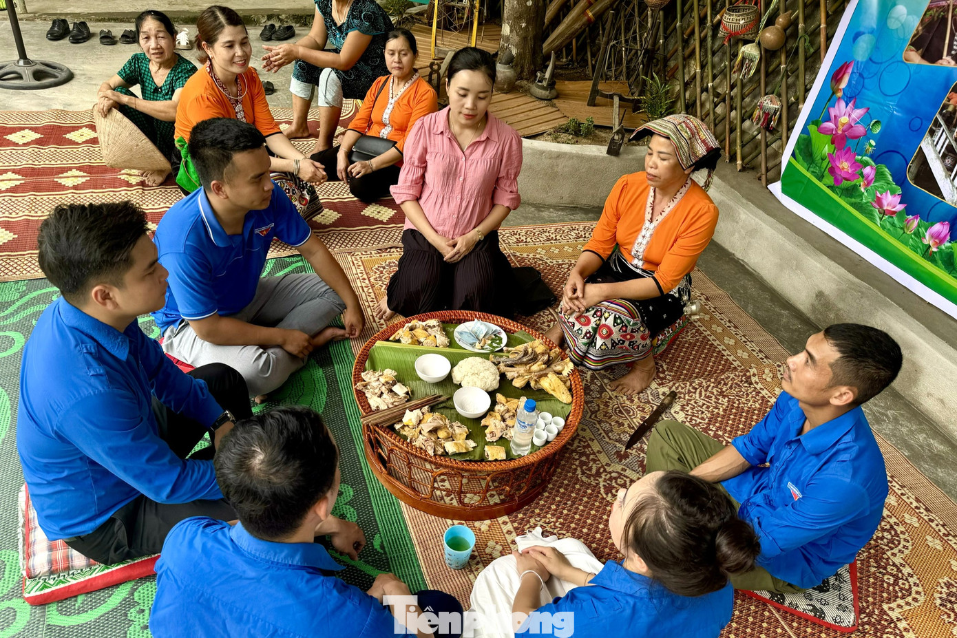 Hoạt động trải nghiệm “Hăng vắn” - làm vía, nét văn hóa truyền thống của người Thái.