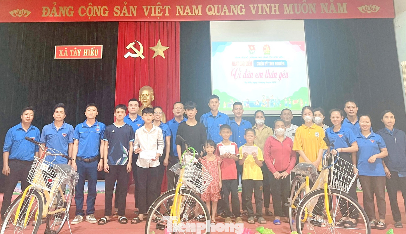 Anh Phan Huy Chung - Phó Bí thư Thị đoàn Thái Hòa cho biết: “Rửa xe gây quỹ là hoạt động có ý nghĩa thiết thực trong việc giúp đỡ các em nhỏ hoàn cảnh khó khăn trên địa bàn. Không chỉ dừng ở việc rửa xe, Thị Đoàn còn tổ chức các hoạt động gây quỹ ý nghĩa khác như thu gom vỏ lon bia, chai nhựa bán gây quỹ,... Hoạt động nhằm phát huy tinh thần xung kích, tình nguyện, tương thân tương ái, biết sẻ chia trong cộng đồng”.