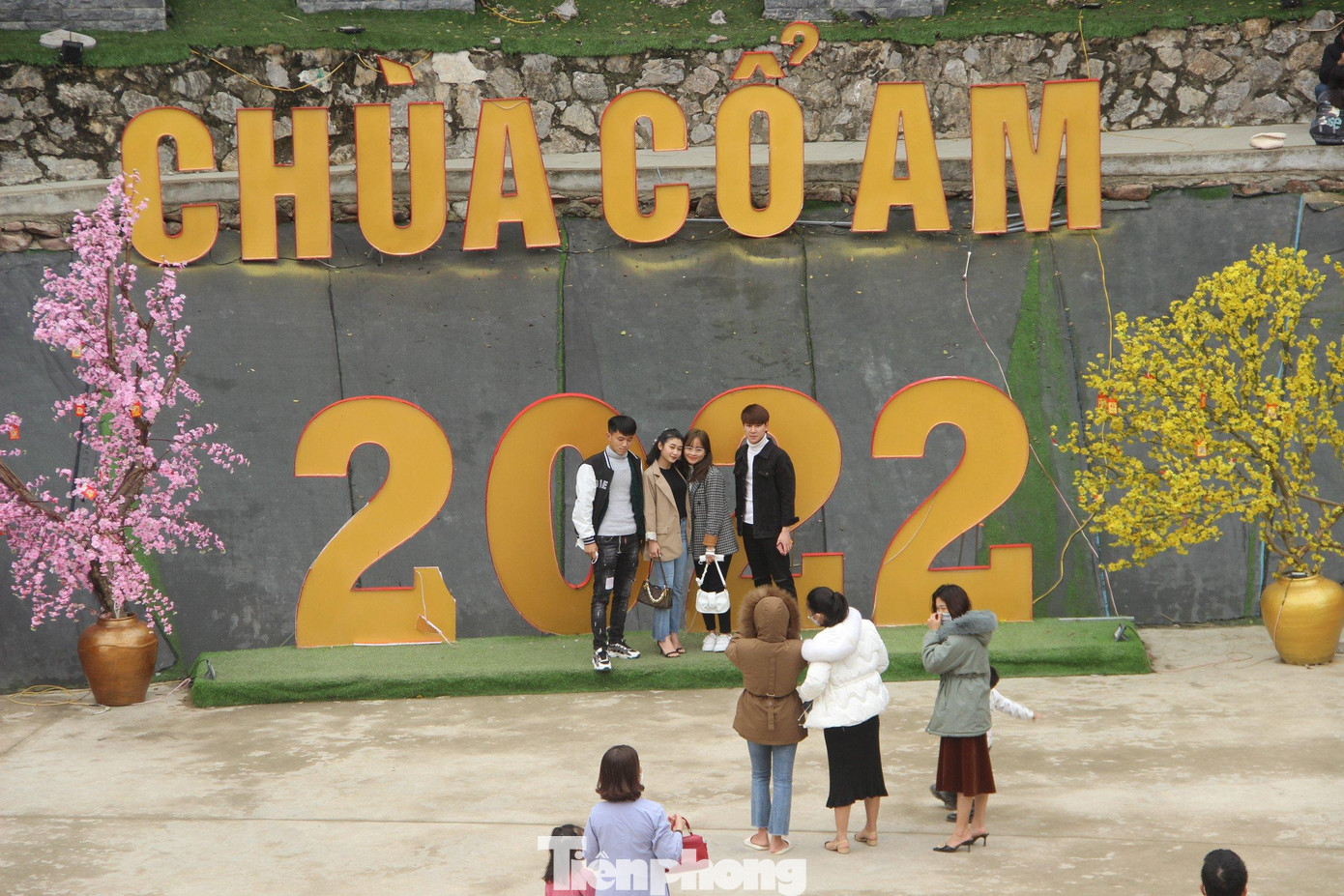 Chùa Cổ Am (xã Minh Châu, huyện Diễn Châu, Nghệ An) được xây dựng vào thời Hậu Lê (từ thế kỷ XV). Ban đầu chùa chỉ là một cái am nhỏ trên núi đá Hổ Lĩnh gọi là Am Sơn Tự. Năm 2010, chùa được UBND tỉnh Nghệ An cho phép phục dựng. Trải qua hơn 600 năm với nhiều dấu ấn thăng trầm của lịch sử, tháng 12/1994, chùa Cổ Am được Bộ Văn hóa – Thông tin công nhận là di tích lịch sử quốc gia.