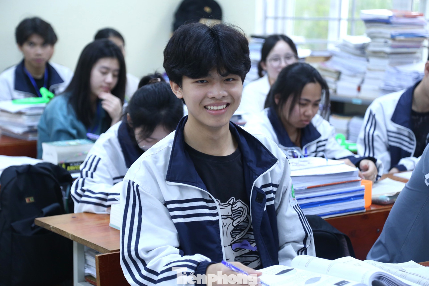 Nguyễn Quốc Cường là học sinh đầu tiên của trường nhận được học bổng 80% vào Trường Đại học VinUniversity ngành Cử nhân Khoa học máy tính. Nguyễn Quốc Cường là học sinh đầu tiên của trường nhận được học bổng 80% vào Trường Đại học VinUniversity ngành Cử nhân Khoa học máy tính.