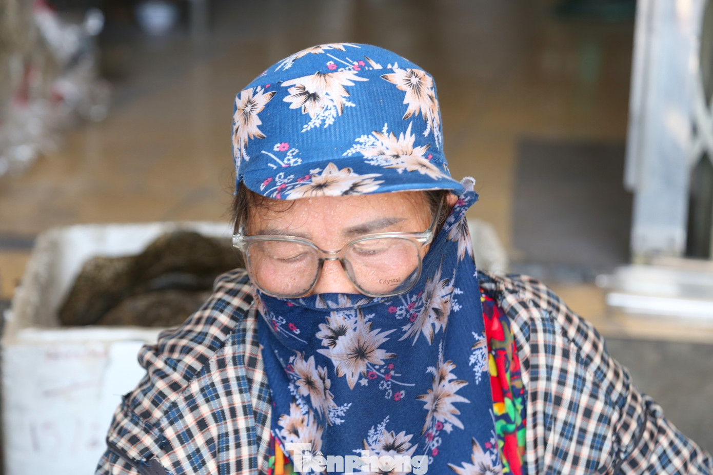 Bất kể mùa hè nóng nực hay mùa đông buốt giá, những người nướng bánh luôn nhễ nhại mồ hôi do tiếp xúc gần với bếp than.