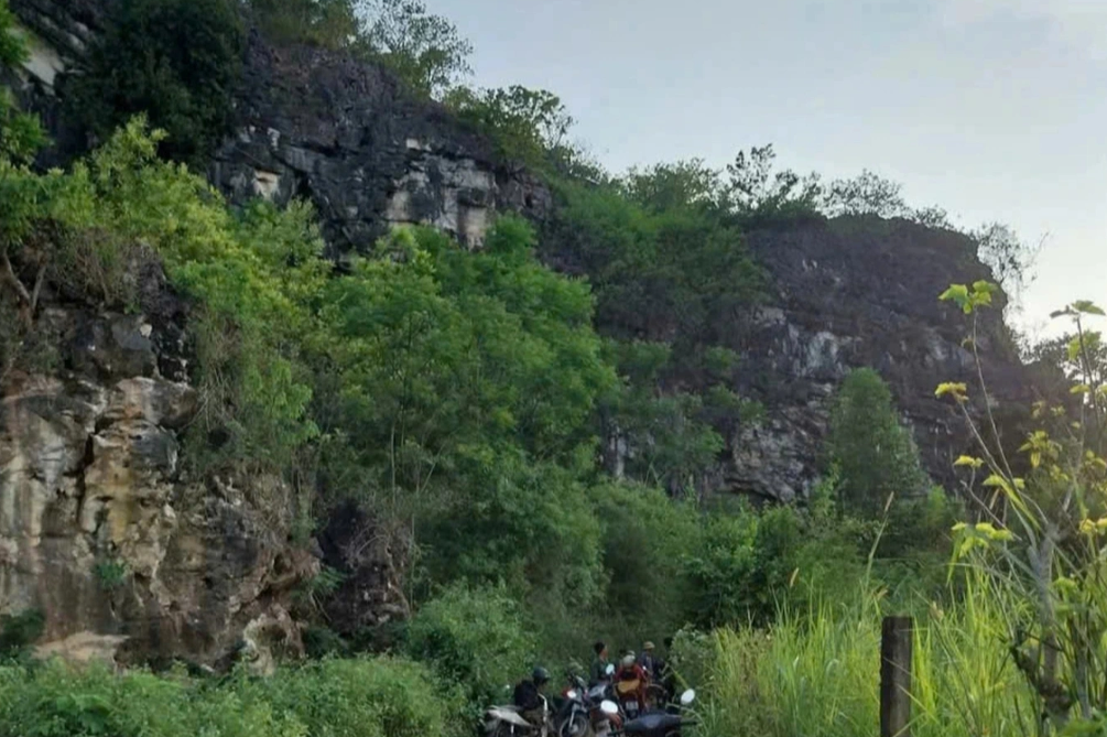 Khu vực Lèn Chùa, phát hiện nhiều bộ xương nghi của người Khu vực Lèn Chùa, phát hiện nhiều bộ xương nghi của người