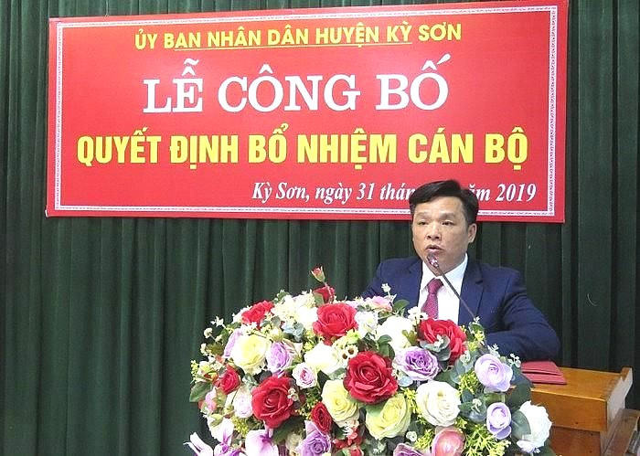 Ông Phan Văn Thiết lúc mới nhận chức vụ Trưởng phòng Giáo dục và Đào tạo huyện Kỳ Sơn
