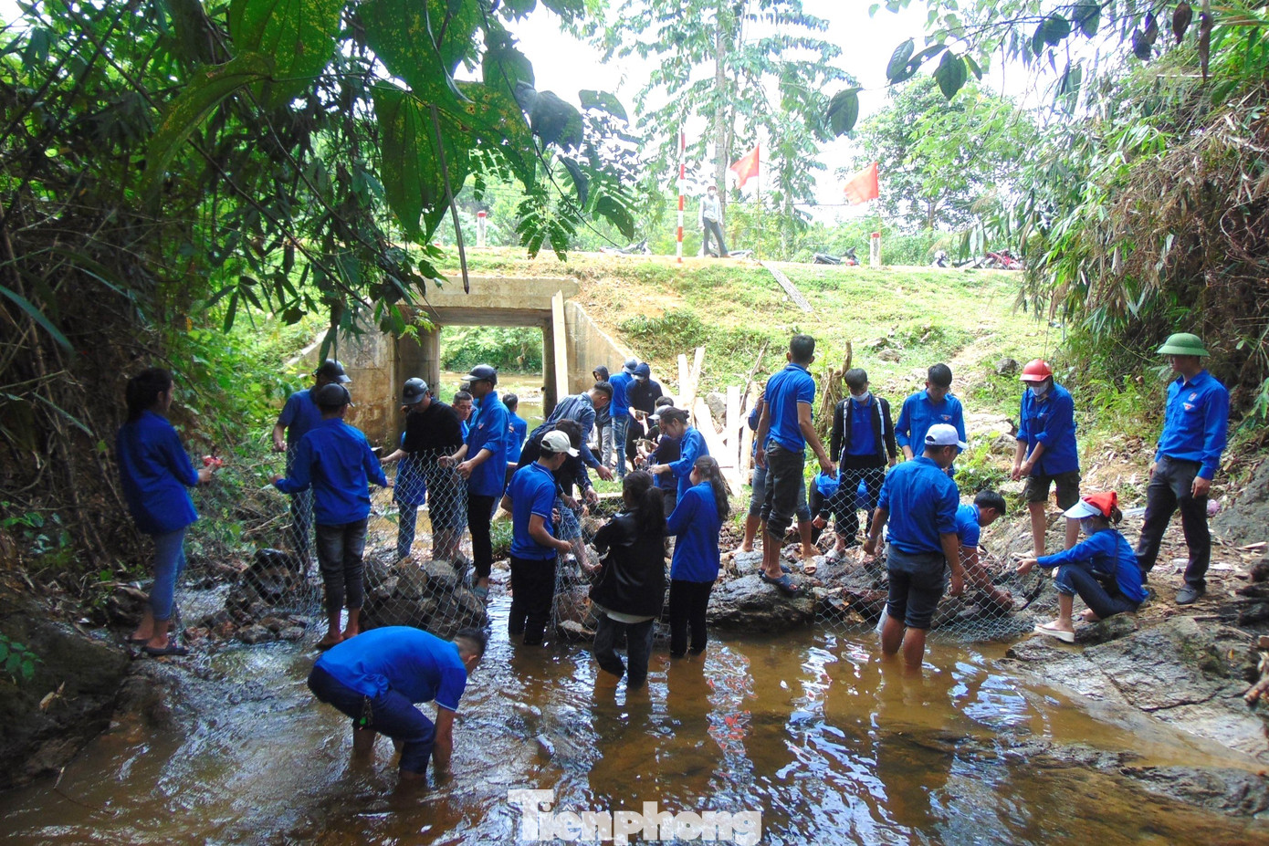 Sau khi hoàn thành, các em sẽ được hướng dẫn kiến thức về bơi lội, kỹ thuật bơi cơ bản để phòng ngừa đuối nước, cách nhận biết vùng nước nguy hiểm, cách cứu người đuối nước, các kỹ năng sơ cứu đuối nước.