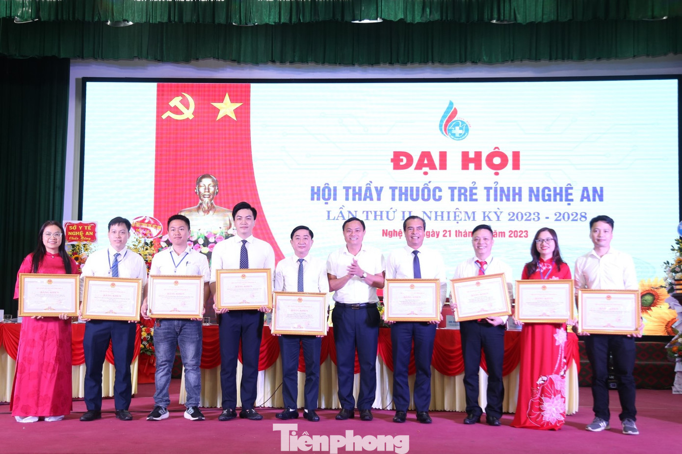 UBND tỉnh Nghệ An có quyết định tặng Bằng khen cho 5 tập thể và 5 cá nhân đã có thành tích trong công tác chăm sóc, bảo vệ sức khỏe nhân dân giai đoạn 2016 – 2022. UBND tỉnh Nghệ An có quyết định tặng Bằng khen cho 5 tập thể và 5 cá nhân đã có thành tích trong công tác chăm sóc, bảo vệ sức khỏe nhân dân giai đoạn 2016 – 2022.