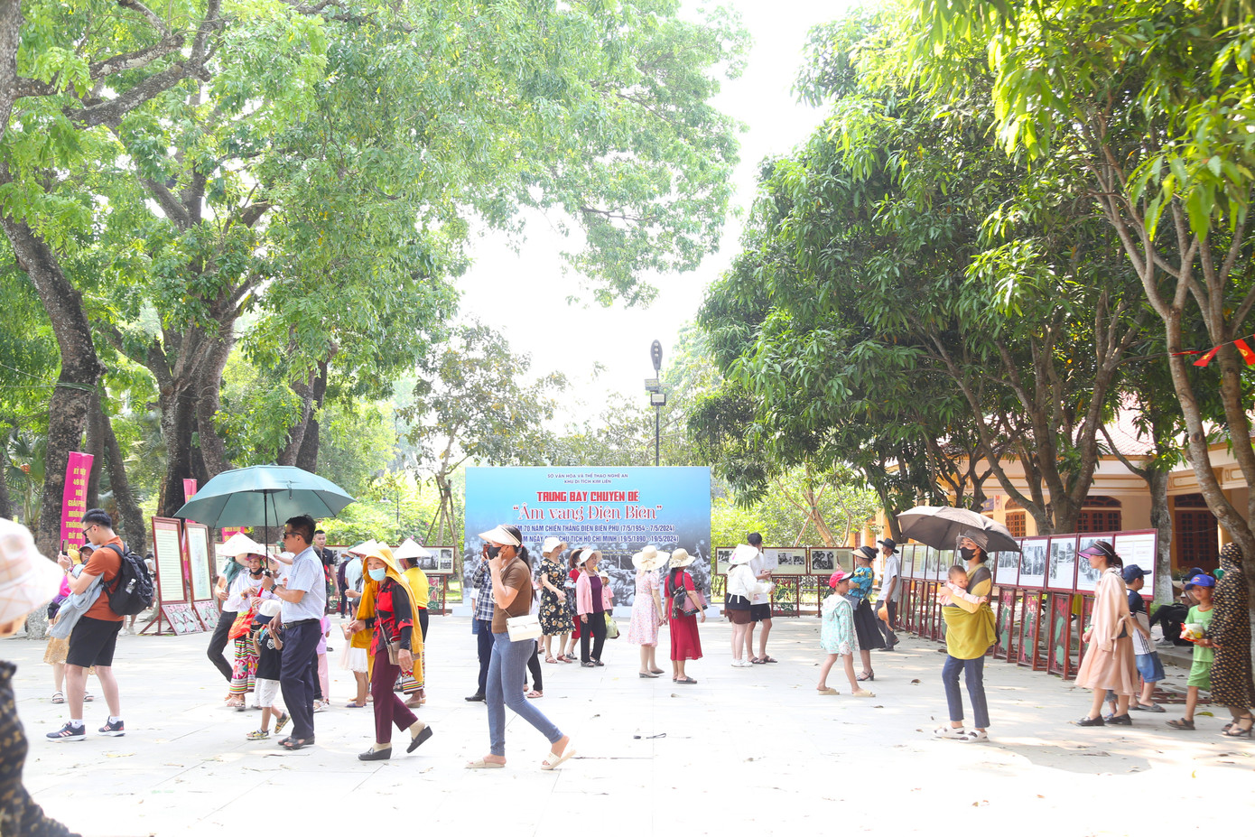 Kỷ niệm 70 năm chiến thắng Điện Biên Phủ (7/5/1954-7/5/2024) và 134 năm ngày sinh của Chủ tịch Hồ Chí Minh (19/5/1890-19/5/2024), Khu di tích lịch sử quốc gia đặc biệt Kim Liên (huyện Nam Đàn, Nghệ An) tổ chức triển lãm chuyên đề Âm vang Điện Biên.