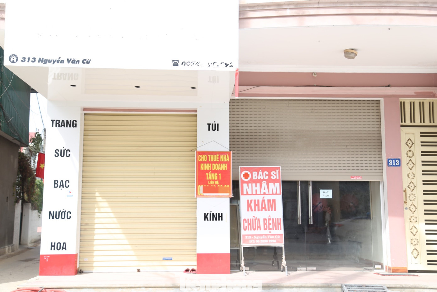 Với mặt tiền rộng rãi, nằm ở vị trí đắc địa thuận tiện để kinh doanh nhưng giờ chủ nhà khó tìm được khách thuê.