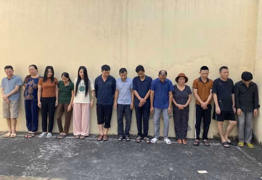Phá đường dây đánh bạc quy mô lớn có nhiều 'quý bà' tham gia ảnh 1