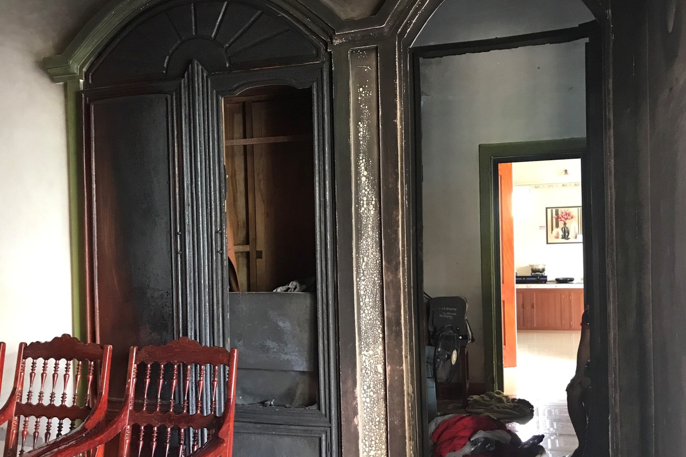 Căn nhà hàng xóm bị anh S. phóng hỏa trong đêm