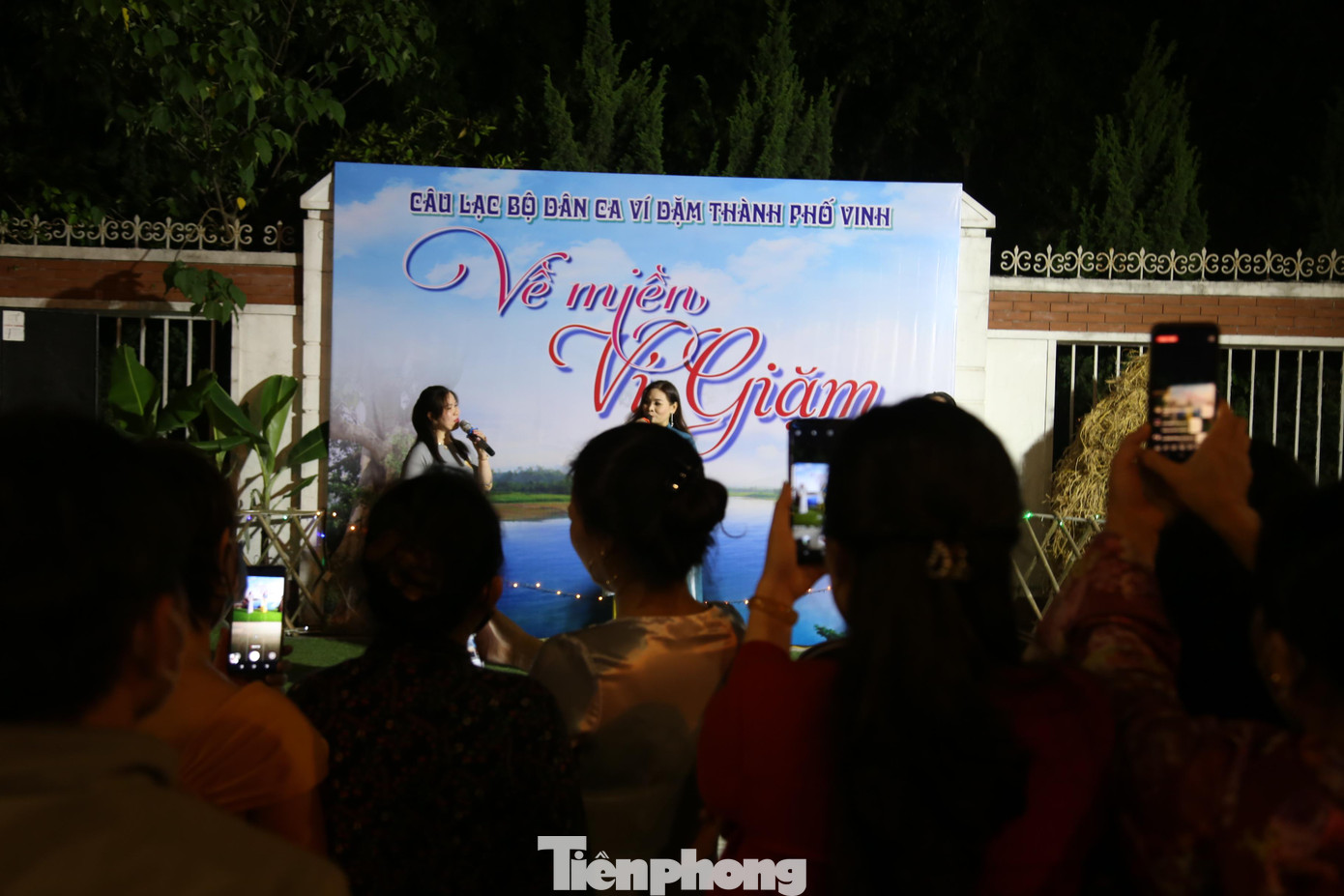 Câu lạc bộ dân ca ví dặm TP Vinh tổ chức đêm nhạc &quot;Về miền ví giặm&quot; trên tuyến phố Hồ Tùng Mậu