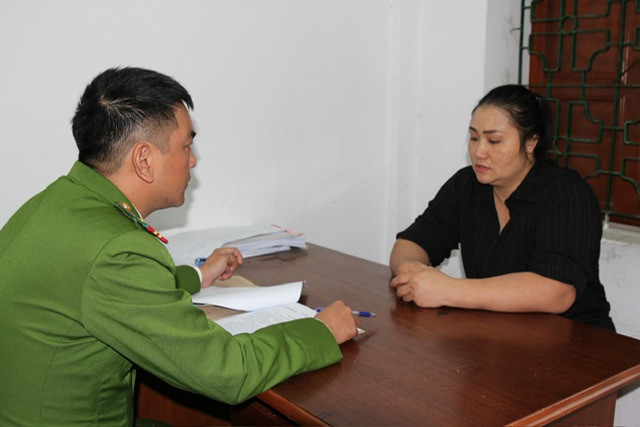 Nguyễn Thị Phương Thoa tại cơ quan Công an