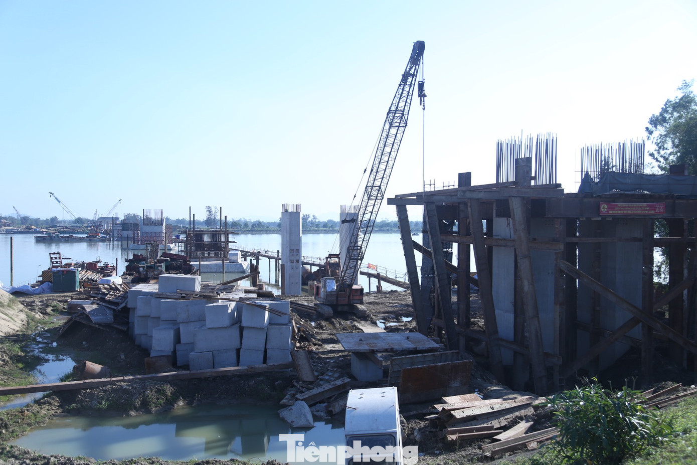 Dự án cao tốc đoạn Diễn Châu - Bãi Vọt có chiều dài tuyến 49,3km với tổng mức đầu tư 13.338 tỷ đồng. Dự án khởi công ngày 22/5/2021, dự kiến hoàn thành tháng 5/2024, đến nay giá trị sản lượng của các nhà thầu hơn 2.046 tỷ đồng, tương đương 24,02% giá trị hợp đồng.