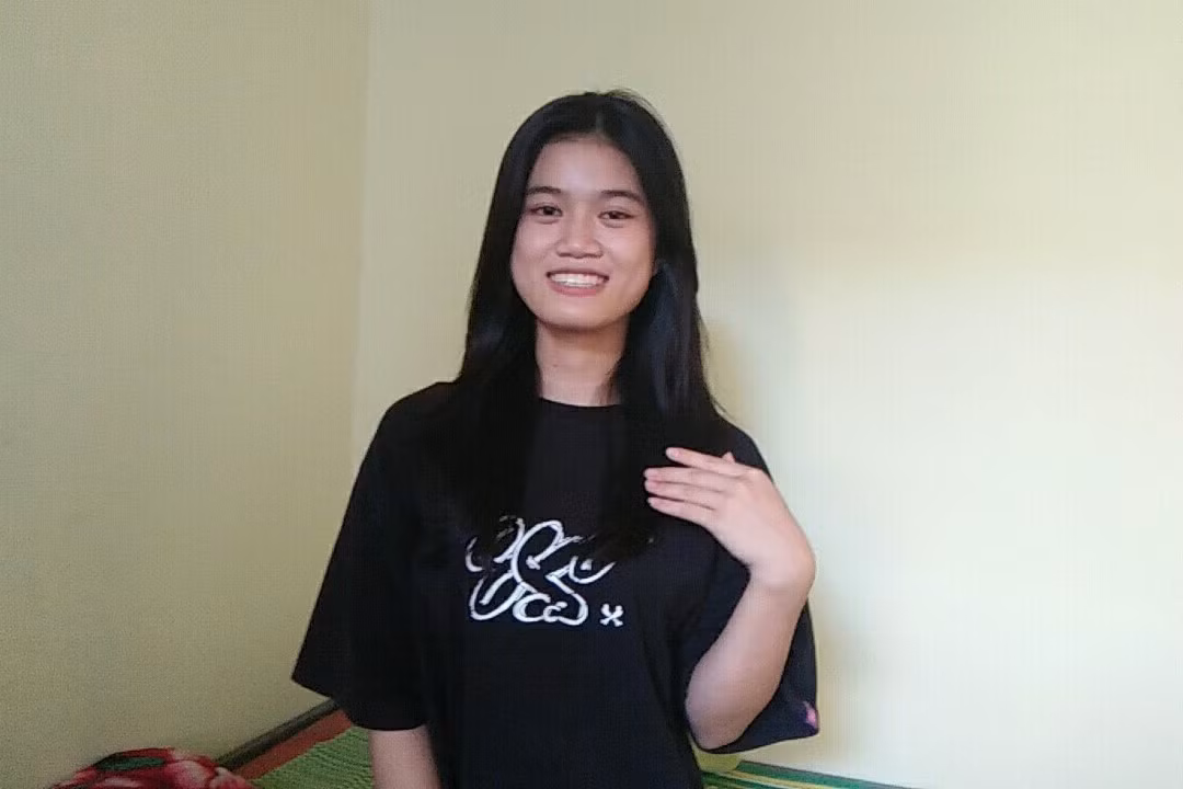 Nguyễn Thị Nhung là thủ khoa khối C và là thí sinh duy nhất của Trung tâm GDNN-GDTX huyện Đô Lương, Nghệ An đạt điểm 10 môn Lịch sử