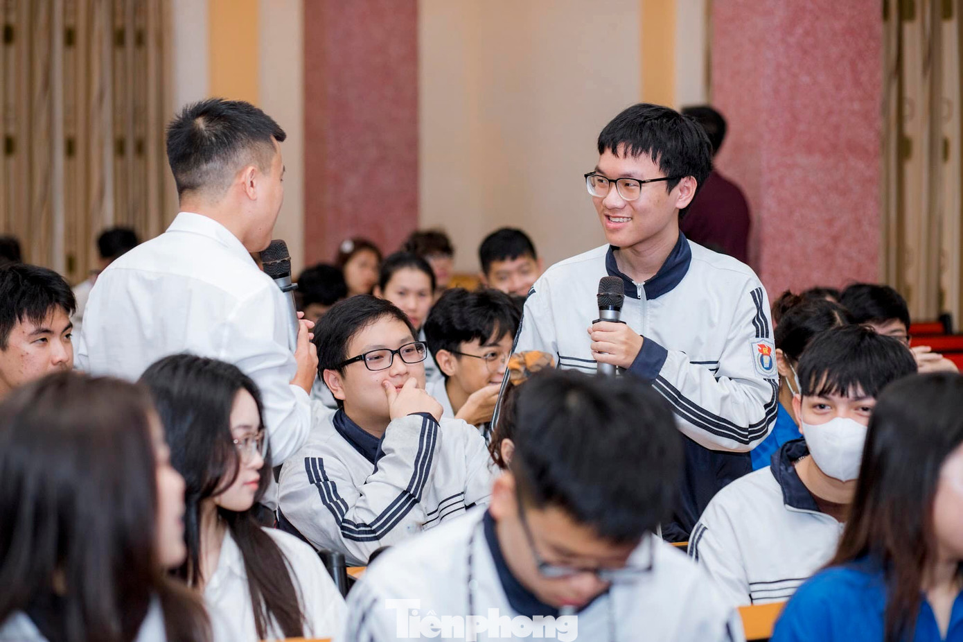 Những thắc mắc, tâm tư, nguyện vọng của học sinh đã được các giảng viên tư vấn định hướng.