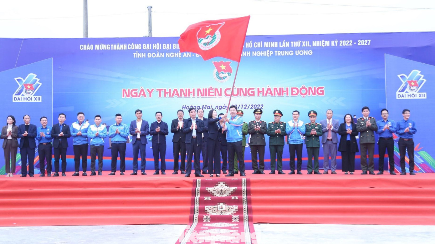 Nghi thức hưởng ứng Ngày Thanh niên cùng hành động chào mừng thành công Đại hội Đoàn toàn quốc lần thứ XII. Nghi thức hưởng ứng Ngày Thanh niên cùng hành động chào mừng thành công Đại hội Đoàn toàn quốc lần thứ XII.