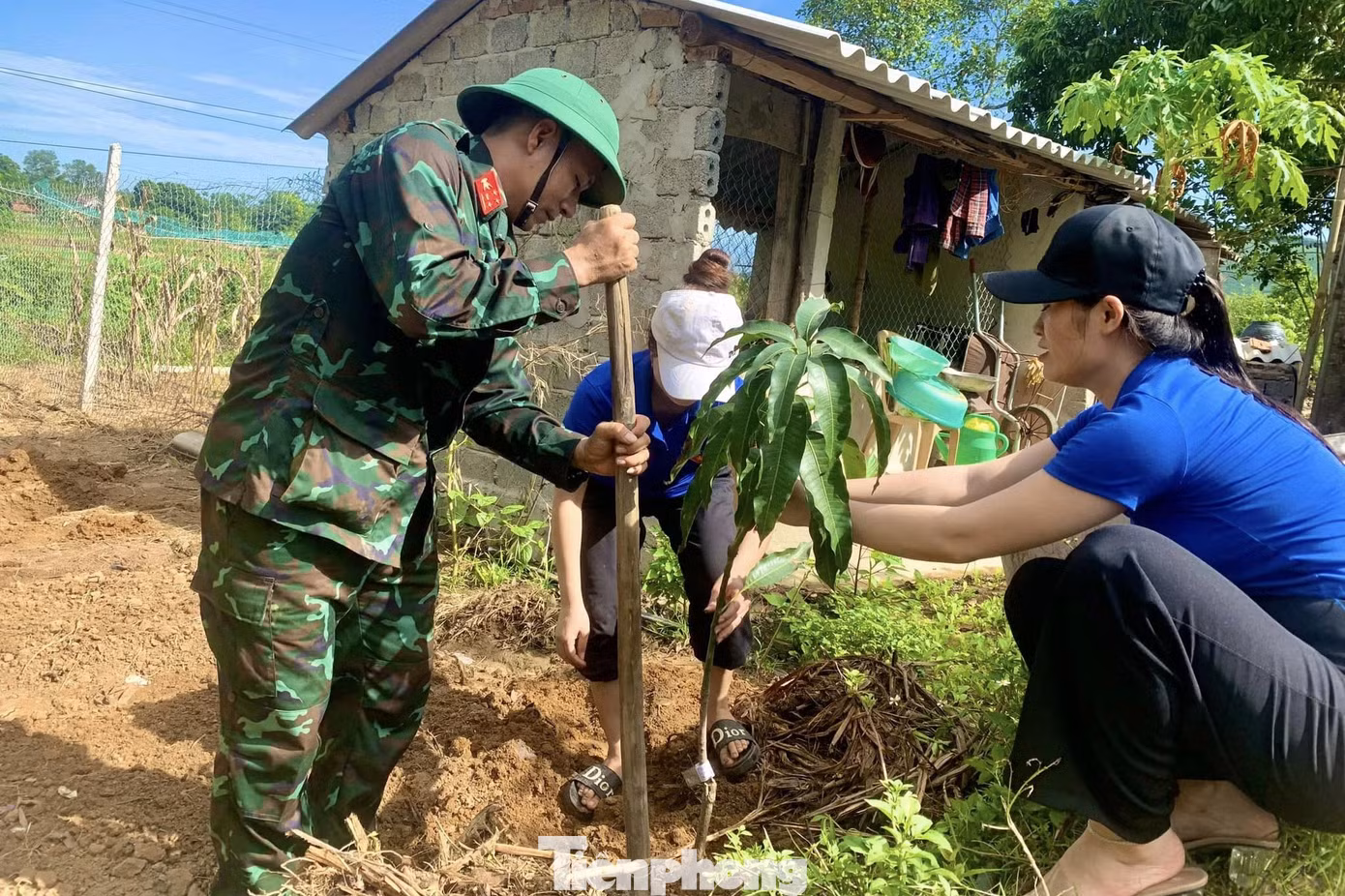 Nhiều công trình, phần việc được triển khai, không chỉ phát huy trách nhiệm, tinh thần xung kích của tuổi trẻ trong thực hiện nhiệm vụ công tác chuyên môn, mà còn thể hiện thông qua các hoạt động an sinh xã hội, vì cuộc sống cộng đồng.