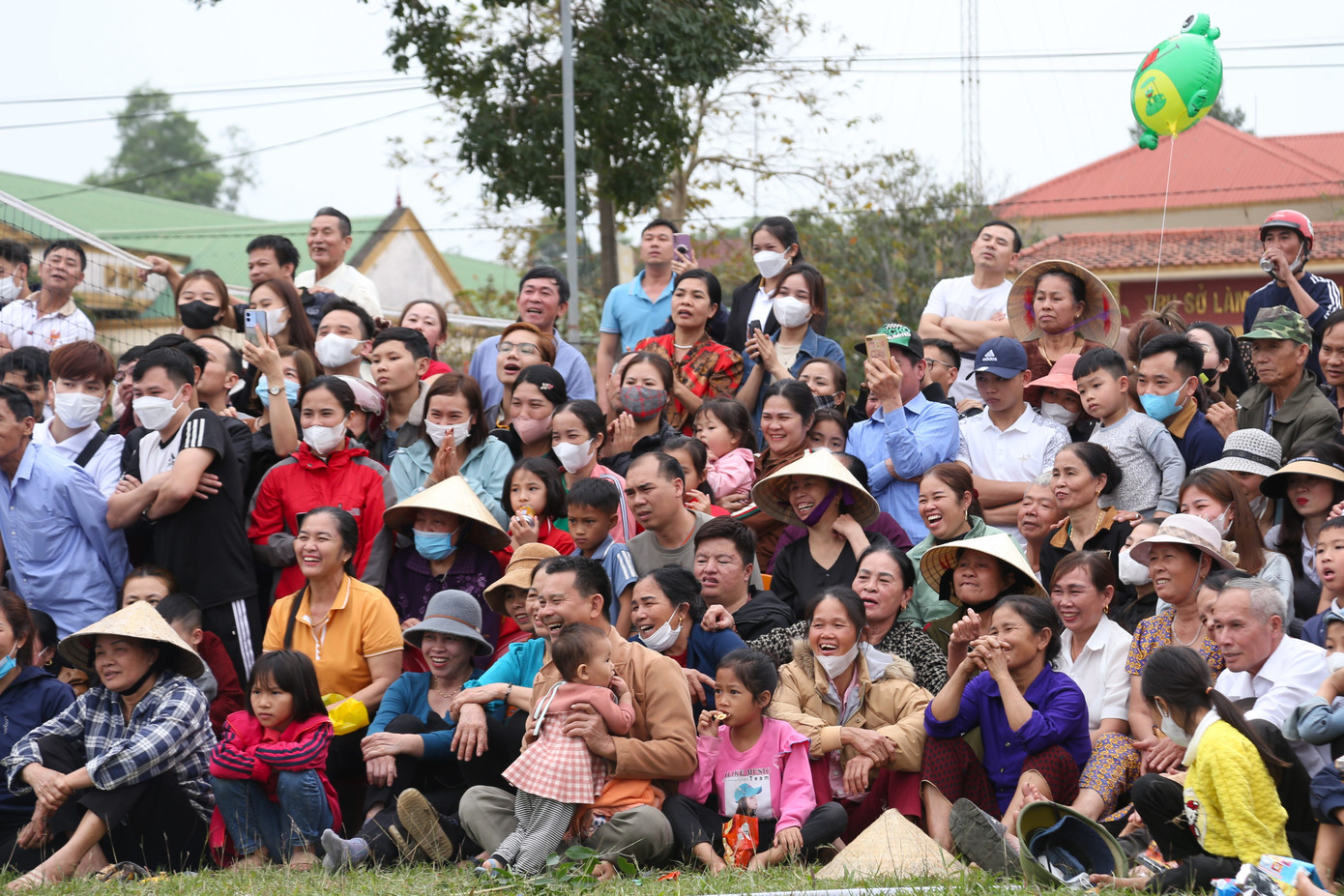 Hội vật xã Nghĩa Thái thu hút đông đảo người dân địa phương, từ người già đến trẻ nhỏ tới xem và cổ vũ. Đây là một trong những hoạt động được mong chờ nhất của miền quê thuần nông này vào mỗi dịp Tết Nguyên đán. Bà Trần Thị Thắm, công chức văn hóa xã Nghĩa Thái chia sẻ: "Ngoài nêu cao tinh thần thượng võ, thu hút sự tham gia của đông đảo người dân, thông qua giải đấu vật đầu Xuân, chúng tôi cũng tuyển chọn được những ‘hạt giống’ để bồi dưỡng và cử tham dự giải đấu vật trong khuôn khổ lễ hội vua Mai Hắc Đế diễn ra vào dịp rằm tháng Giêng hằng năm”. Hội vật xã Nghĩa Thái thu hút đông đảo người dân địa phương, từ người già đến trẻ nhỏ tới xem và cổ vũ. Đây là một trong những hoạt động được mong chờ nhất của miền quê thuần nông này vào mỗi dịp Tết Nguyên đán. Bà Trần Thị Thắm, công chức văn hóa xã Nghĩa Thái chia sẻ: "Ngoài nêu cao tinh thần thượng võ, thu hút sự tham gia của đông đảo người dân, thông qua giải đấu vật đầu Xuân, chúng tôi cũng tuyển chọn được những ‘hạt giống’ để bồi dưỡng và cử tham dự giải đấu vật trong khuôn khổ lễ hội vua Mai Hắc Đế diễn ra vào dịp rằm tháng Giêng hằng năm”.