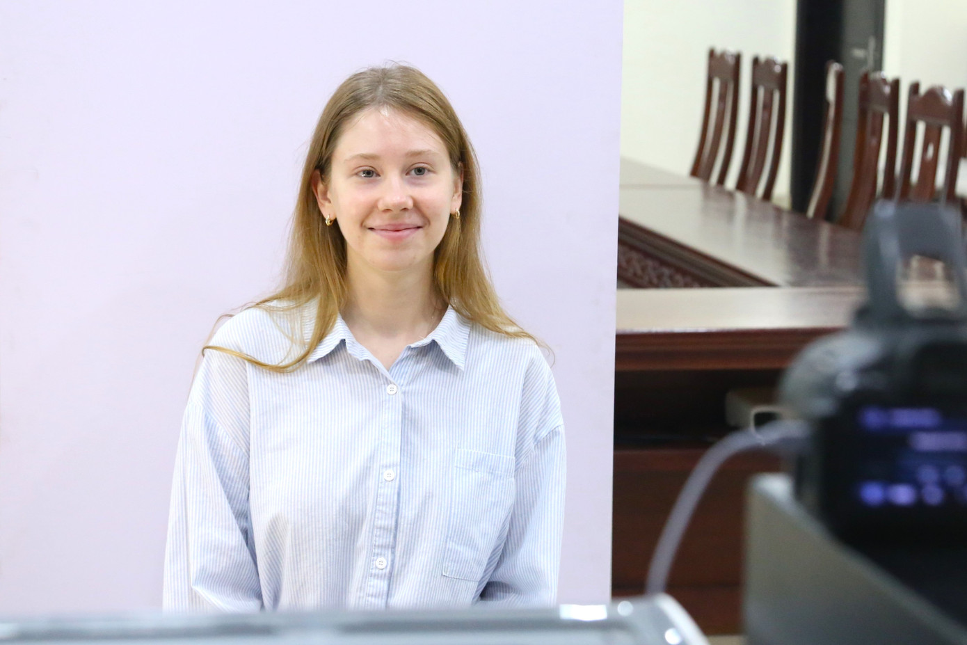 Sau khi hoàn thiện các bước đề nghị cấp tài khoản định danh điện tử VNeID mức độ 2 tại Phòng Quản lý xuất nhập cảnh Công an tỉnh Nghệ An, cô gái người Nga – Milashina Mariia (SN 2001, giáo viên Tiếng Anh) chia sẻ: “Cảm ơn Việt Nam! Cảm ơn lực lượng công an, các cơ quan chức năng đã giúp chúng tôi hiểu được tiện ích của ứng dụng VNeID trong quá trình sinh sống và làm việc tại Việt Nam”.