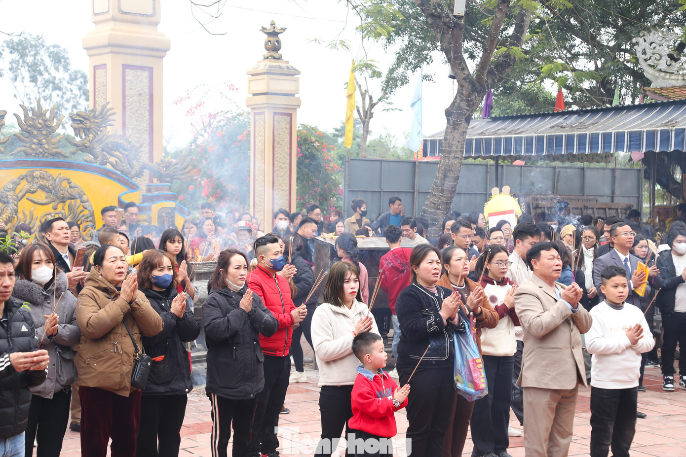 Đền ông Hoàng Mười là một trong những ngôi đền linh thiêng bậc nhất xứ Nghệ. Đức Thánh Hoàng Mười là nhân vật quan trọng trong hệ thống thần điện tín ngưỡng thờ Mẫu Tam Phủ, Tứ Phủ của người Việt.