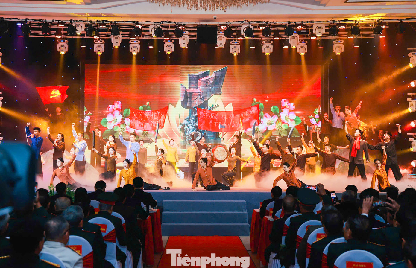 Văn nghệ chào mừng.