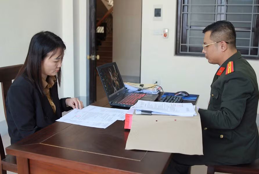 Bà Nguyễn Thị Tú tại cơ quan Công an