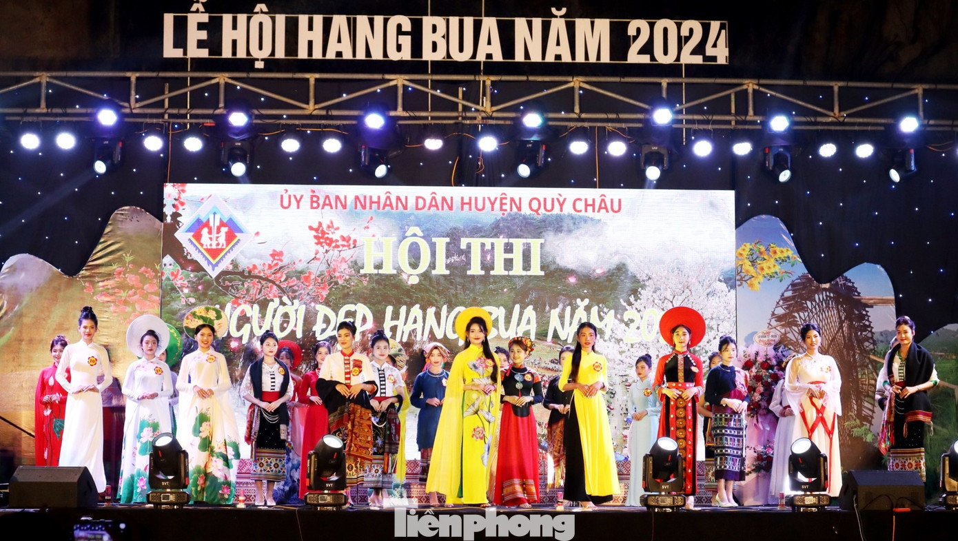 Cuộc thi Người đẹp Hang Bua là hoạt động được chờ đợi nhất tại các kỳ lễ hội. Năm nay, người đẹp Lương Y May (SN 2004, trú xã Châu Hạnh, huyện Quỳ Châu), hiện là sinh viên chuyên ngành sư phạm Tiếng Anh, Đại học Vinh đã giành ngôi vị quán quân.