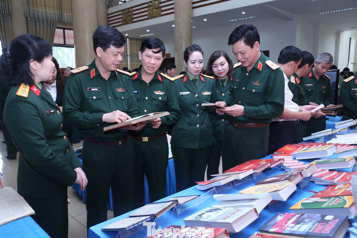 Các đại biểu tham dự Hội thảo