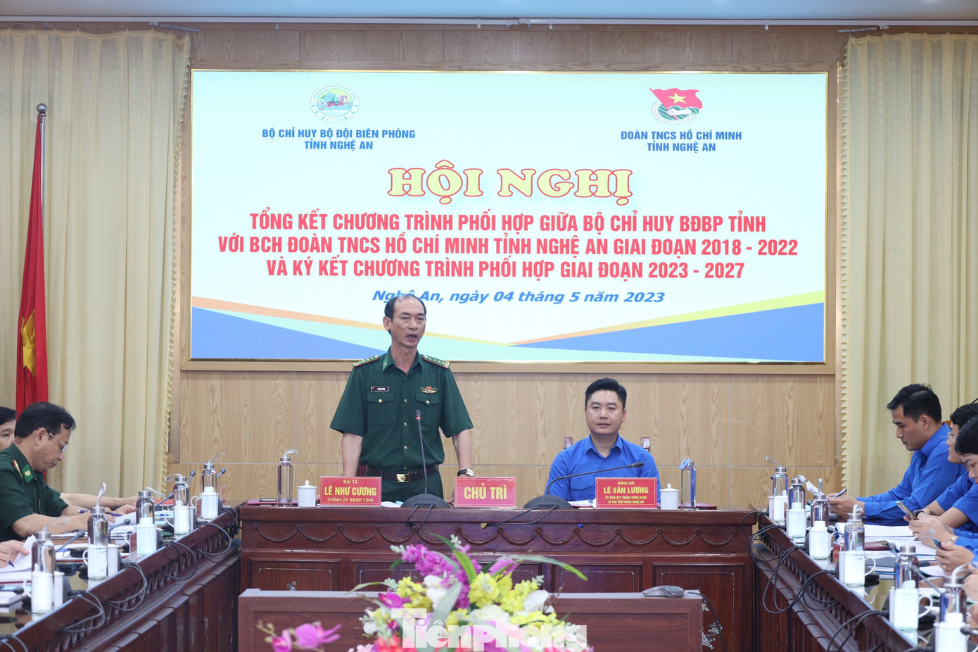 Đại tá Lê Như Cương - Chính ủy Bộ Chỉ huy Bộ đội Biên phòng tỉnh và đồng chí Lê Văn Lương, Ủy viên Ban Thường vụ Trung ương Đoàn, Bí thư Tỉnh đoàn Nghệ An đồng chủ trì hội nghị. Đại tá Lê Như Cương - Chính ủy Bộ Chỉ huy Bộ đội Biên phòng tỉnh và đồng chí Lê Văn Lương, Ủy viên Ban Thường vụ Trung ương Đoàn, Bí thư Tỉnh đoàn Nghệ An đồng chủ trì hội nghị.