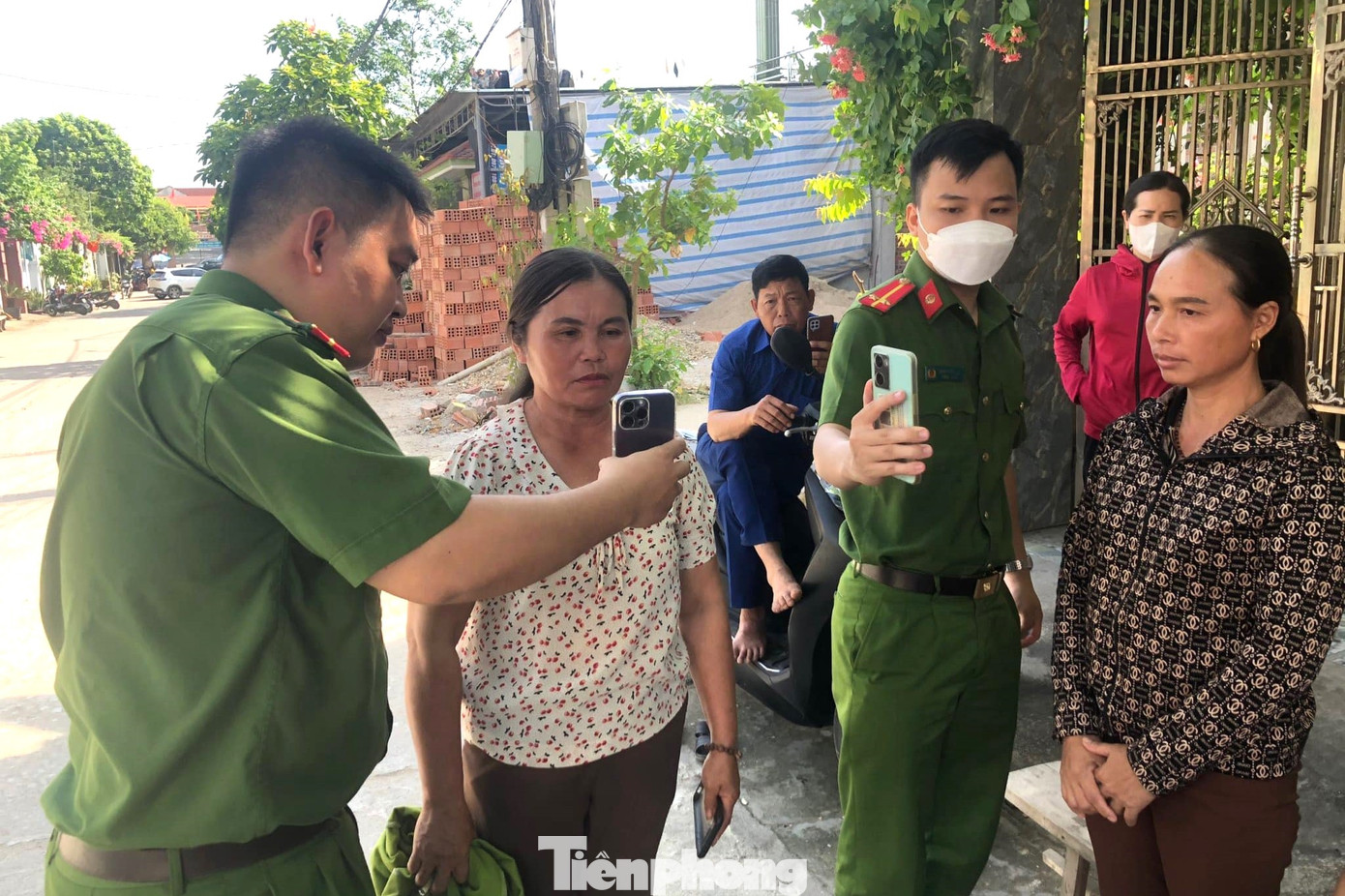 Hiện nay, các bước tự đăng ký tài khoản định danh điện tử trên ứng dụng VNeID tương đối rõ ràng, nhưng rất nhiều người chưa biết cách làm nên gặp phải không ít khó khăn trong việc kích hoạt tài khoản để sử dụng.