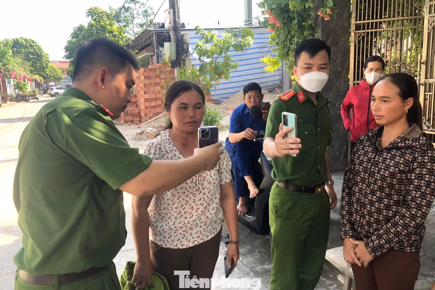 Hiện nay, các bước tự đăng ký tài khoản định danh điện tử trên ứng dụng VNeID tương đối rõ ràng, nhưng rất nhiều người chưa biết cách làm nên gặp phải không ít khó khăn trong việc kích hoạt tài khoản để sử dụng.