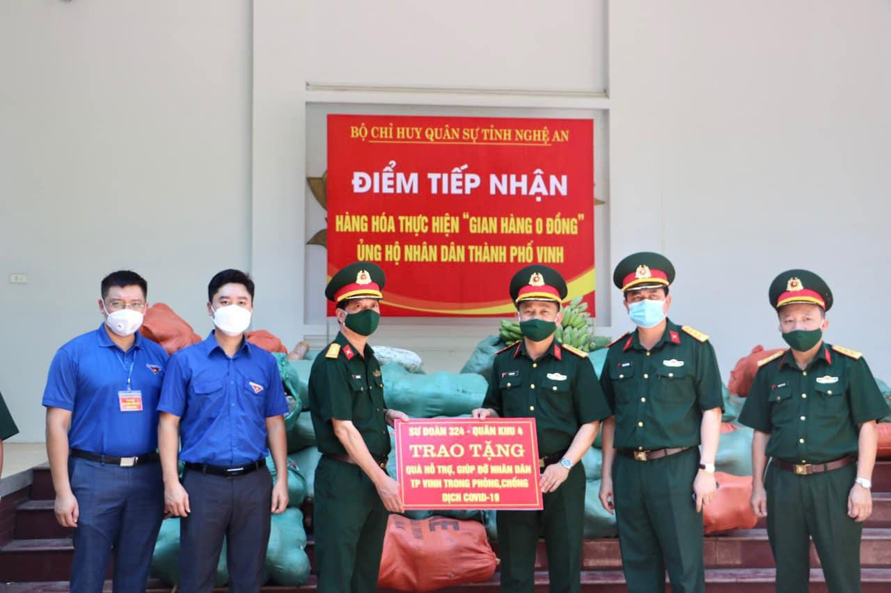 Tiếp nhận hàng hoá để triển khai mở 3 &quot;Gian hàng 0 đồng&quot; ở thành phố Vinh