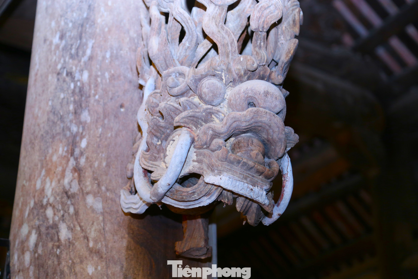 Hình tượng con rồng được chạm khắc tinh xảo.