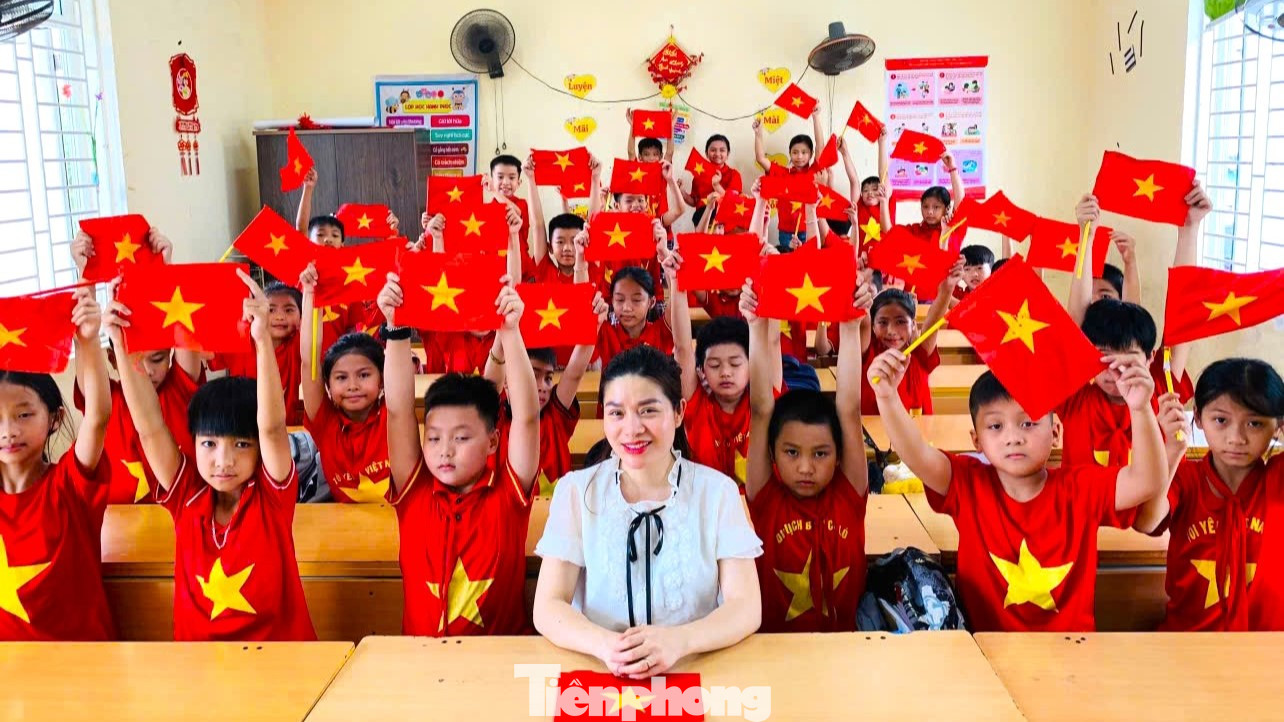 100% liên đội trên địa bàn thành phố Vinh hưởng ứng “Tuần lễ áo cờ đỏ sao vàng”.