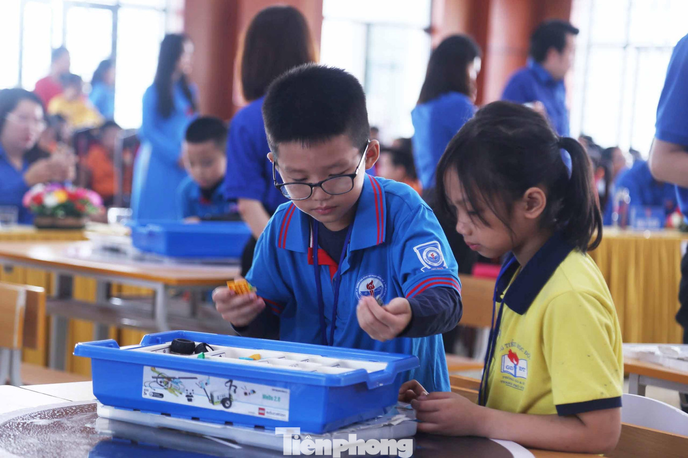 Tại chương trình, 50 đội thi đến từ các tỉnh Nghệ An, Hà Tĩnh, Thanh Hoá và Hải Phòng chia làm 2 bảng Lego Education RHH và Gara stem.