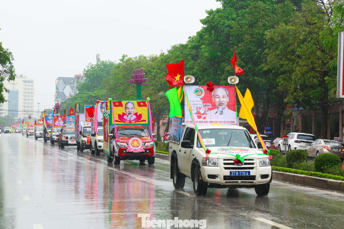 Lễ diễu hành từ Quảng trường Hồ Chí Minh về Khu di tích lịch sử quốc gia đặc biệt Kim Liên. Lễ diễu hành từ Quảng trường Hồ Chí Minh về Khu di tích lịch sử quốc gia đặc biệt Kim Liên.