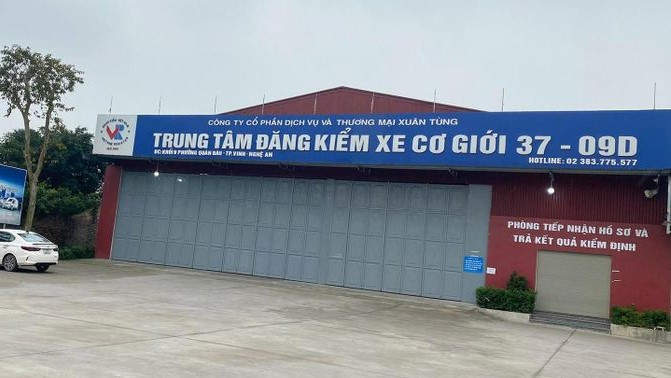 Trung tâm đăng kiểm xe cơ giới 37-09D có trụ sở đóng tại khối 9, phường Quán Bàu, TP Vinh, Nghệ An.
