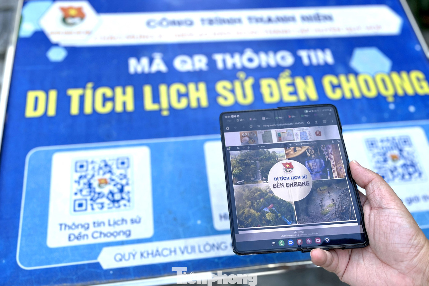 Đến đền Choọng, du khách có thể tìm hiểu lịch sử của đền thông qua mã QR ở ngay dưới chân đền.