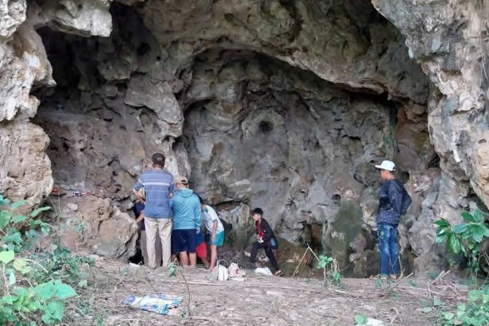 Hang đá Lèn Chùa, nơi phát hiện nhiều xương, hộp sọ nghi của người Hang đá Lèn Chùa, nơi phát hiện nhiều xương, hộp sọ nghi của người