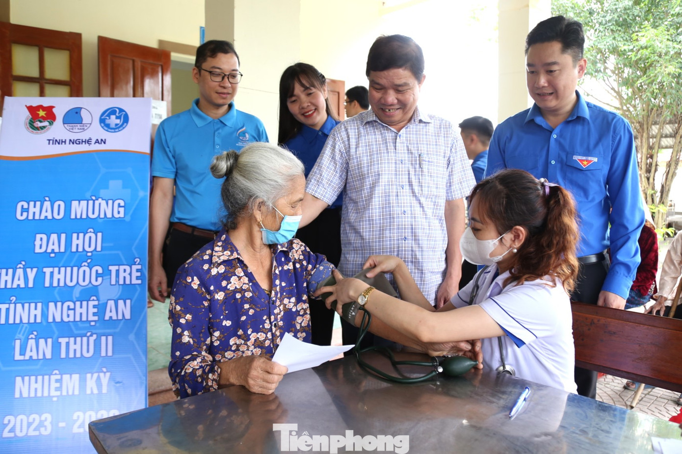 Hoạt động khám bệnh, cấp, phát thuốc miễn phí cho người dân