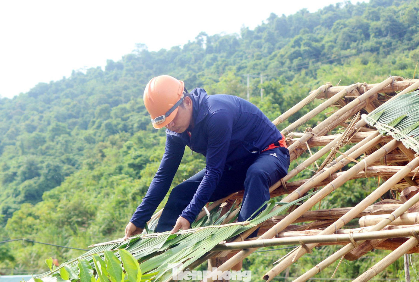 Xác định phòng đọc sách là nơi giải trí, thư giãn rất quan trọng, cũng là nơi bổ sung kiến thức cho các em học sinh, vì thế giáo viên, phụ huynh cố gắng hoàn thiện trong thời gian sớm nhất để kịp đón năm học mới.